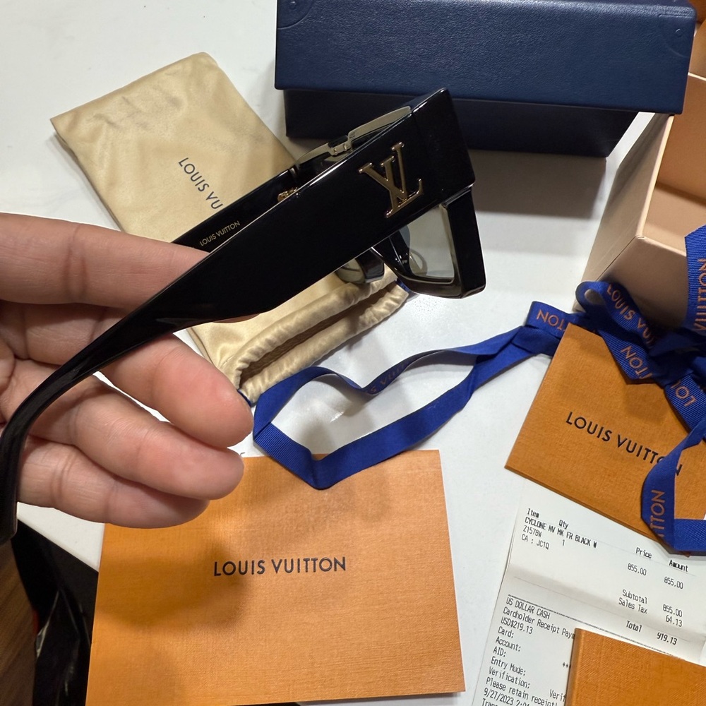 Louis Vuitton Black Sunglasses with Gold Details - Picture 6 of 11